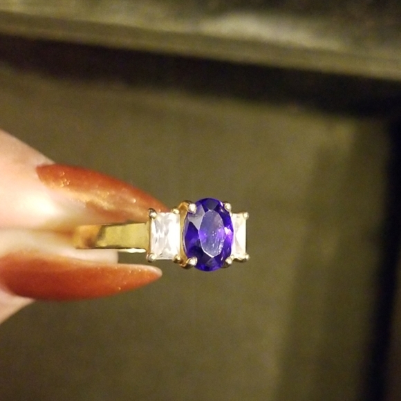 Stunning purple stone ring - Size 9 - Picture 5 of 8